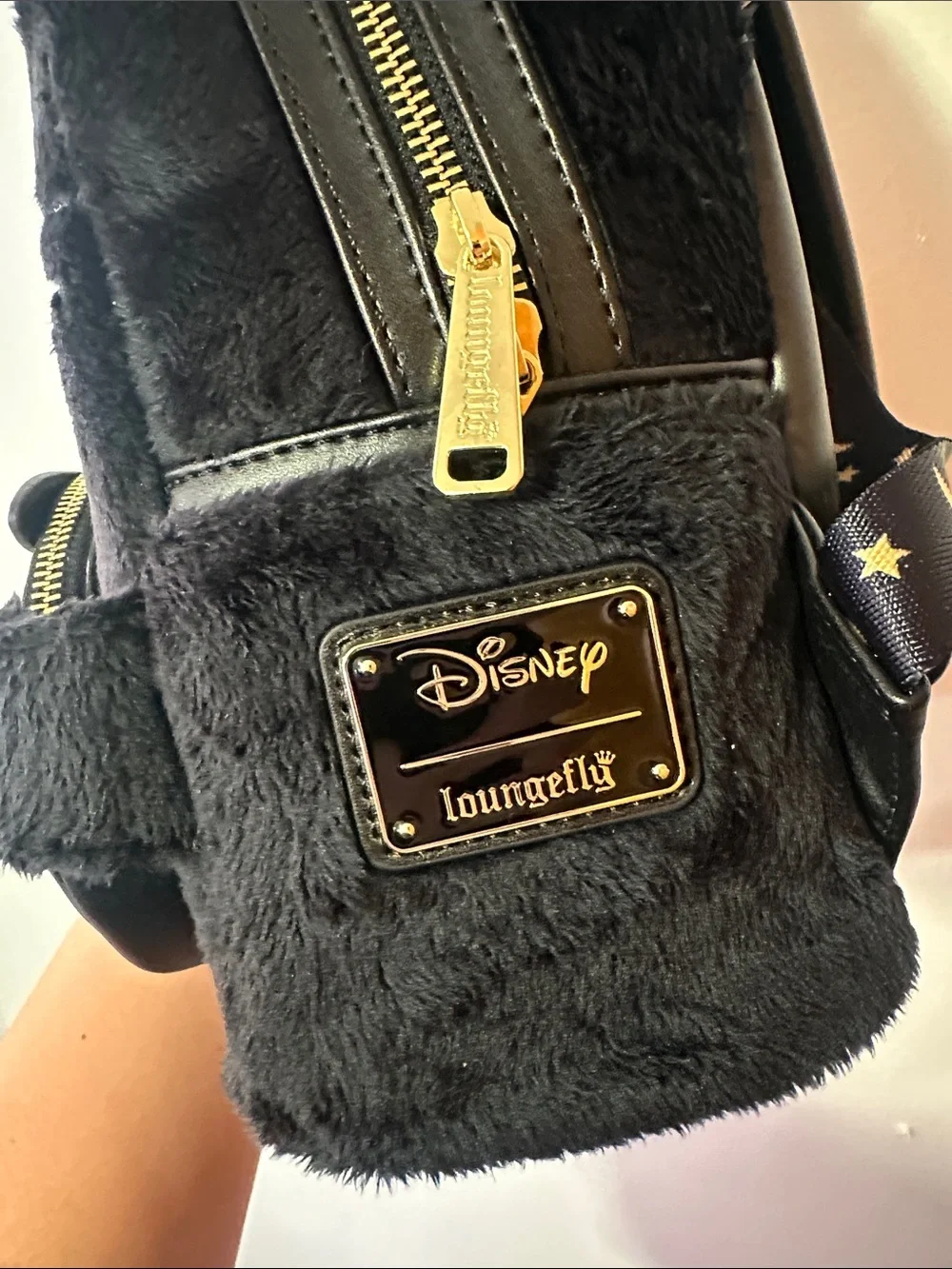 Disney Hocus Pocus Loungefly Glow-in-the-Dark Black Cat Backpack